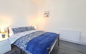Cosy Room In Manor Park